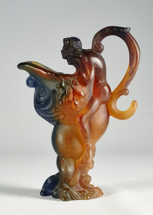 Daum, Jarro en cristal doblado, con un sátiroFirmado Daum