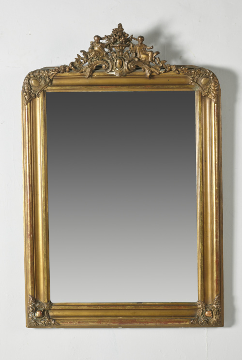 Espejo en madera de pino, estucado y dorado.Trabajo españo