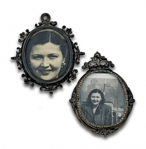 Pareja de marcos colgantes s.XVIII en metal plateado con de