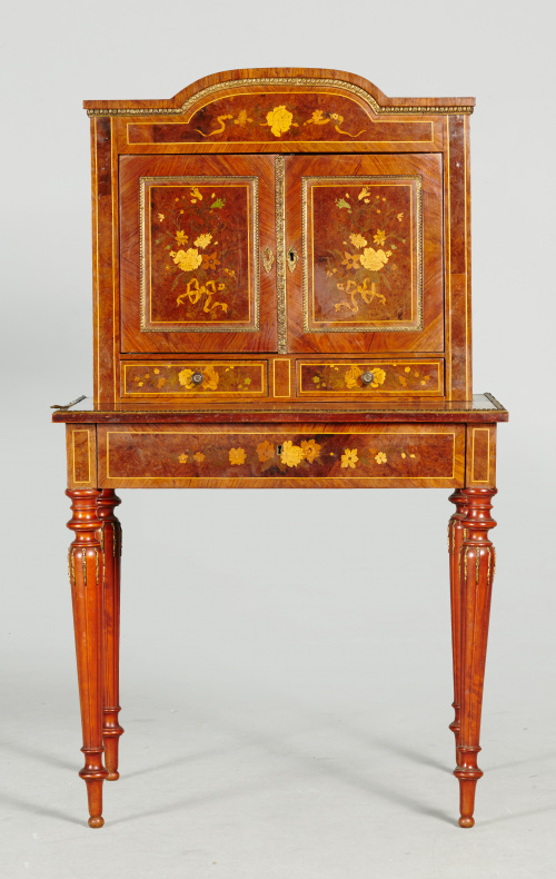Escritorio estilo Luis XVI, S. XX.