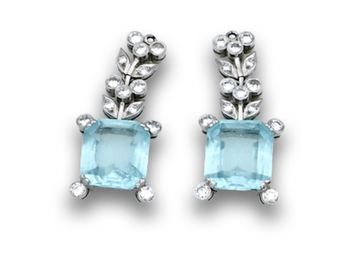 Pendientes largos de aguamarinas y hojas de brillantes en o