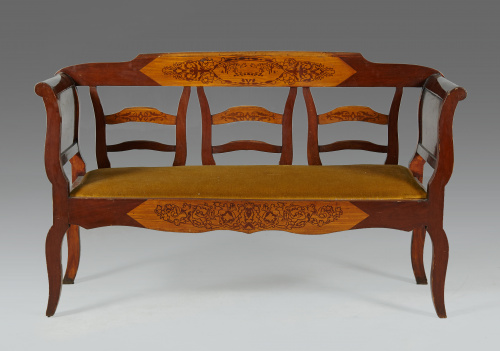 Sofá de madera de nogal y marquetería.Trabajo mallorquín, 