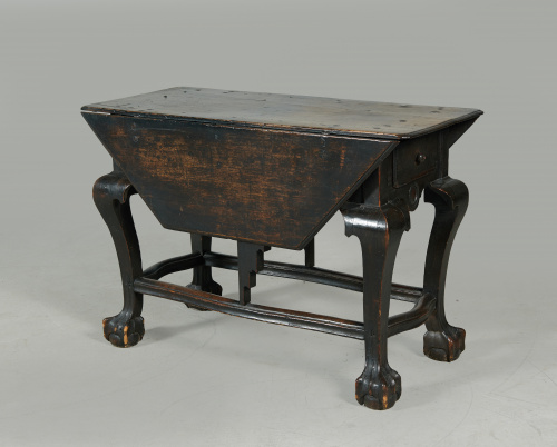 Mesa de alas de estilo  Chippendale en madera de roble.Tra