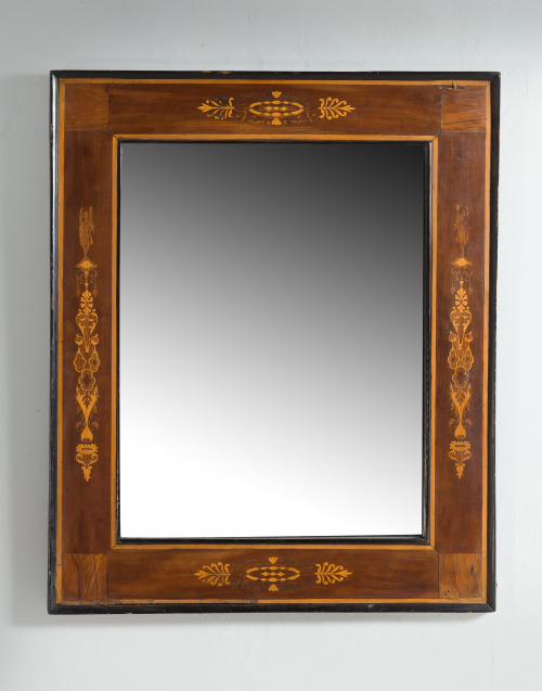 Marco isabelino con espejo  en madera de caoba, con perfil 