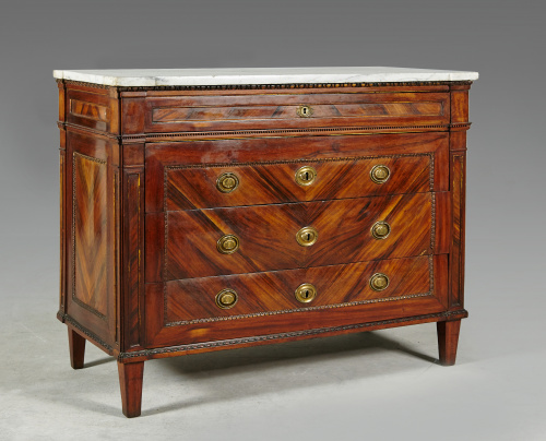 Cómoda de estilo Luis XVI de madera de nogal, con tapa de m