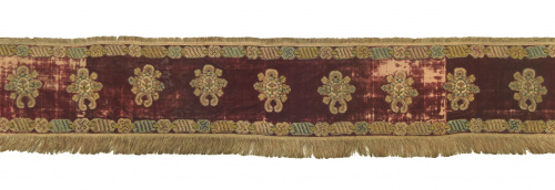 Paño en terciopelo con aplicaciones en “gross point”, S. XI