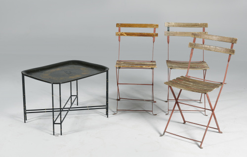 Mesa de bandeja isabelina en latón lacado en negro con pint