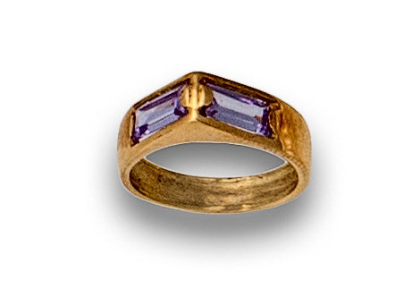 Anillo dos cuarzos rectangulares en ángulo.