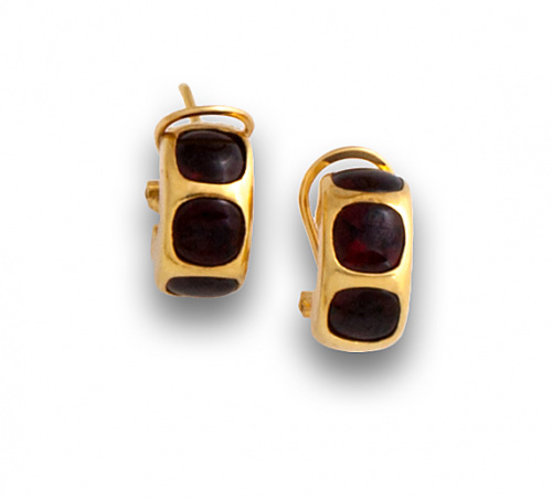 Pendientes en forma de aro ancho con tres granates talla go