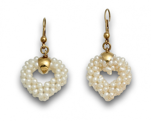 Pendientes largos con corazón de perlas de agua dulce colga