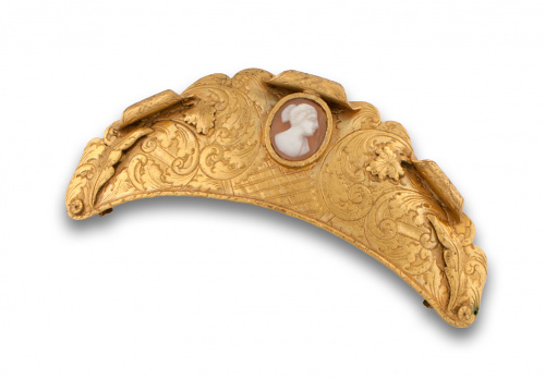 Remate de diadema de pps s XX en metal dorado con decoració
