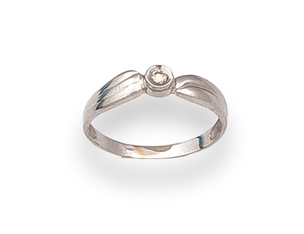 Sortija con brillante en montura de oro blanco gallonado de