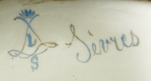 Pareja de jarrones estilo Luis XVI esmaltados en azul, y do