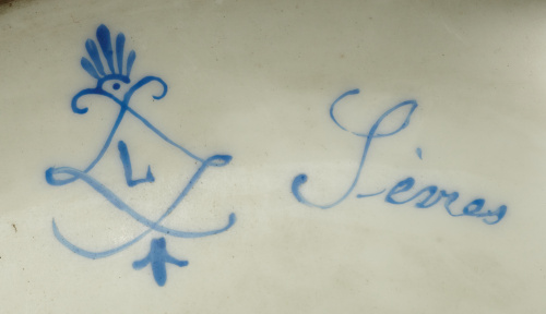 Pareja de jarrones estilo Luis XVI esmaltados en azul, y do