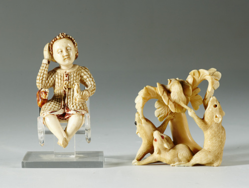 “Ratas”Netsuke de marfil tallado, con ojos de color.Traba