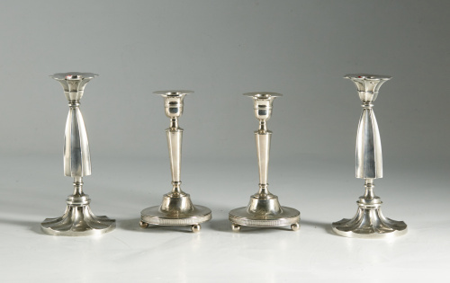 Pareja de candeleros de paraguas, en plata  punzonada, Real