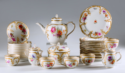 Juego de merienda esmaltado con flores  y decoración en dor