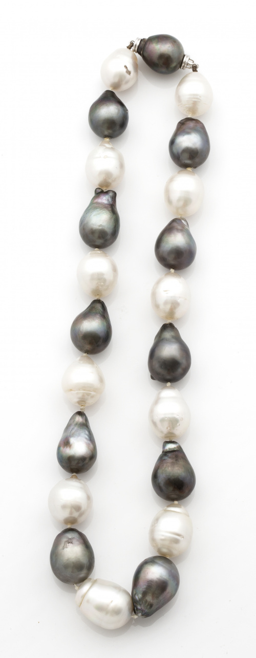 Collar de un hilo de 22 perlas barrocas, australianas y de 