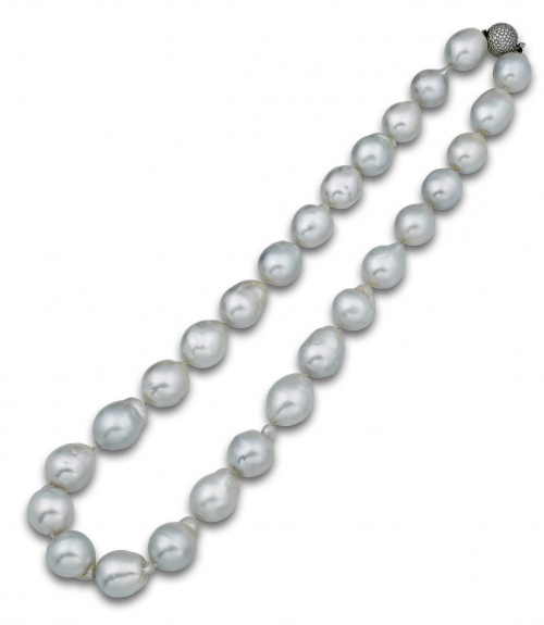 Collar de un hilo de 27 perlas Australianas ligeramente bar