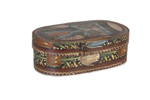 Caja de “novia” de madera curvada pintada, con personaje en
