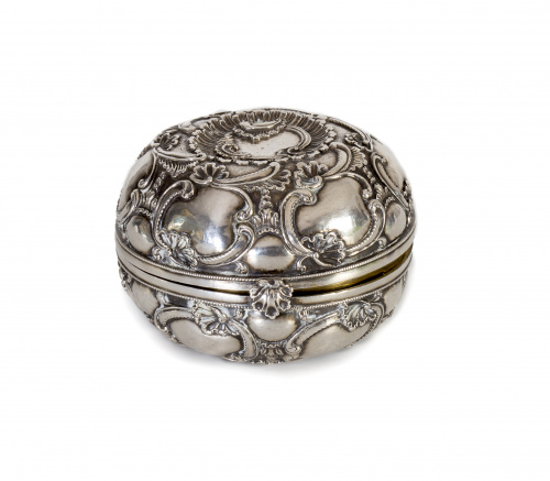 Hostiario de plata en su color e interior dorado, decoració