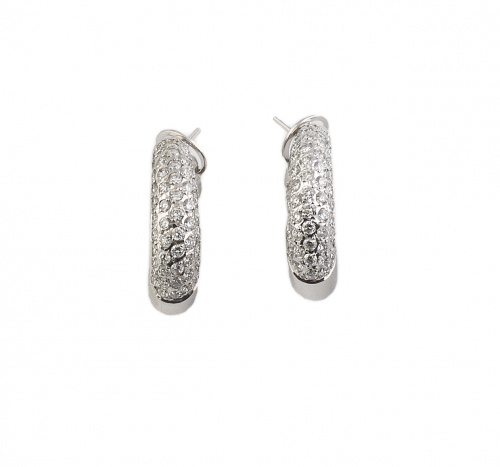 Pendientes criollas con frente de pavé de brillantes en aro