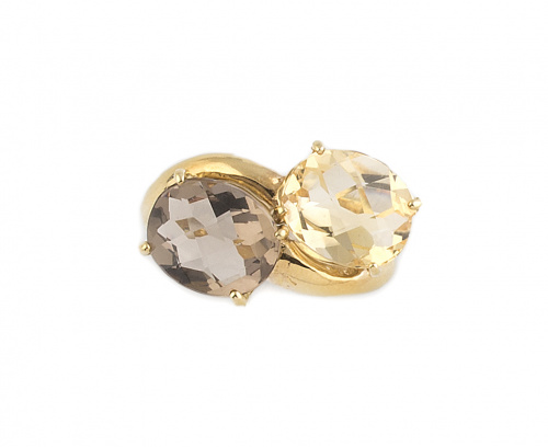 Sortija tu y yo con dos citrinos facetados, uno en tono ver