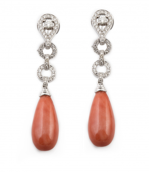 Pendientes largos estilo Art-Decó con perillas de coral roj