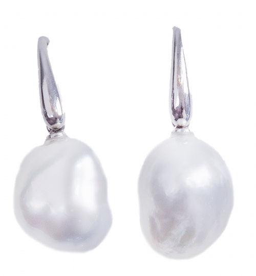 Pendientes largos de perlas barrocas en montura de oro blan