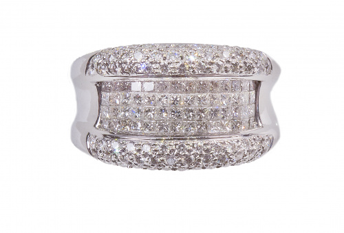 Sortija ancha con banda central de diamantes talla princesa