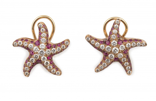 Pendientes estrella de mar de brillantes y rubíes en oro ro