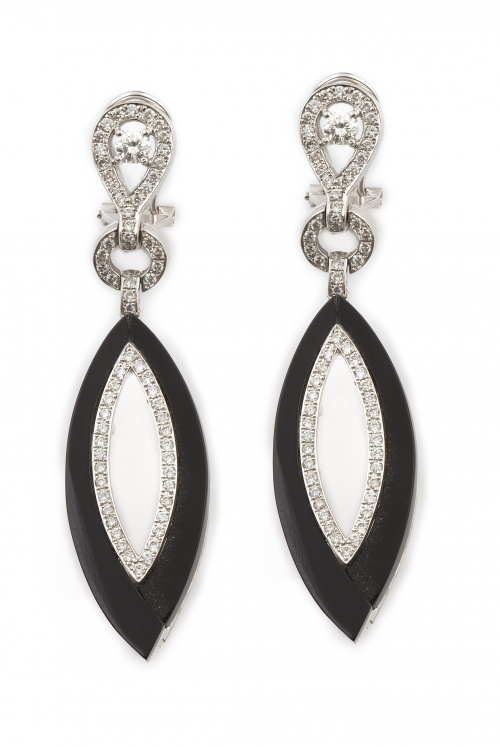 Pendientes largos de brillantes y ónix con perilla y aro de