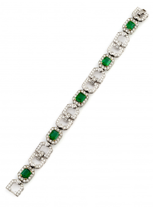 Pulsera con cinco centros de esmeraldas de intenso color y 