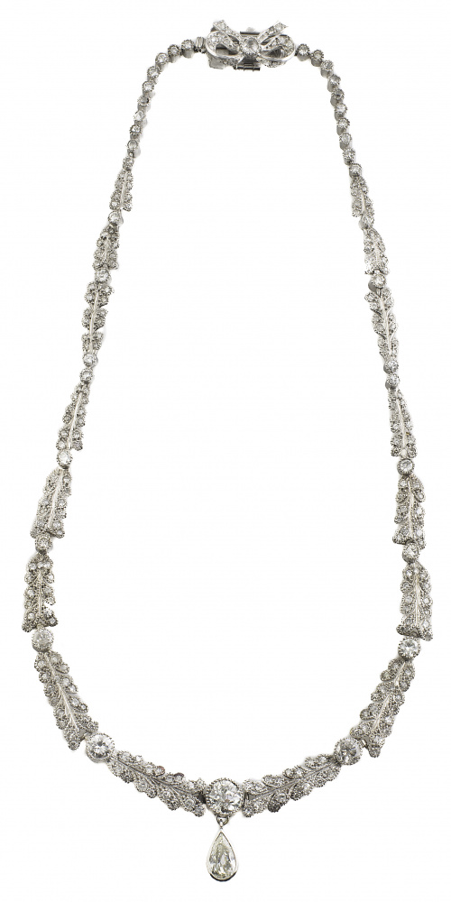 Collar de brillantes con guirnaldas de hojas alternos con c