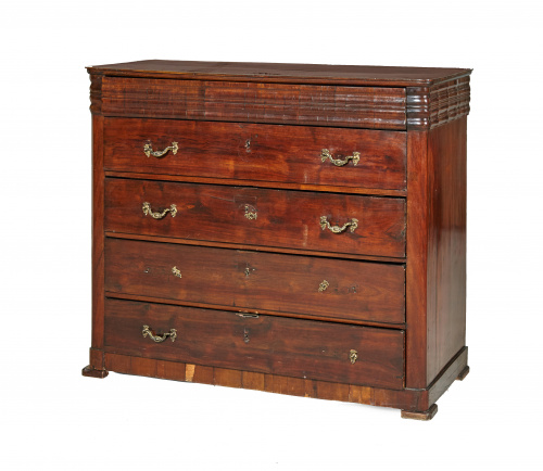 Cómoda isabelina en madera de caoba.Trabajo español, segun