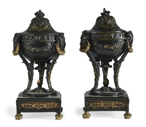 Pareja de copas estilo Napoleón III en bronce pavonado y do