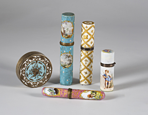 “Etui” esmaltado en rosa y dorado, con escenas pastoriles e