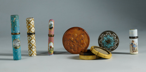 Caja circular de madera de raíz de olivo con la Sagrada fam