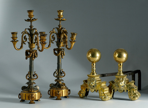 Pareja de morillos en hierro forjado y bronce dorado.Traba