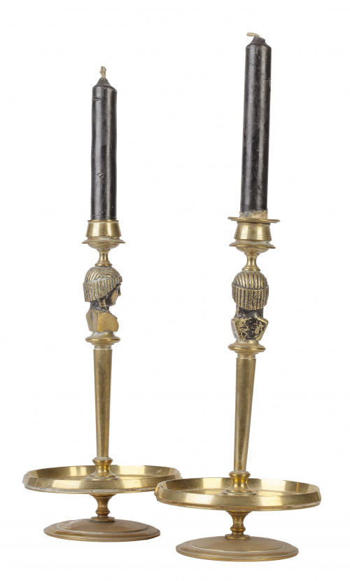 Pareja de candeleros con esfinge.S.XX