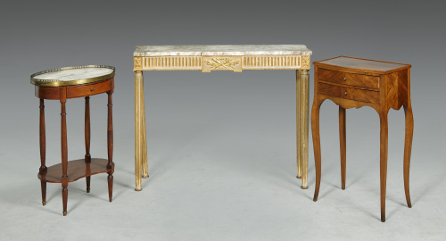 Consola estilo Luis XVI en madera tallada, estucada, lacada