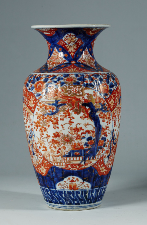 Jarrón en porcelana Imari.Trabajo japones S. XVIII-XIX