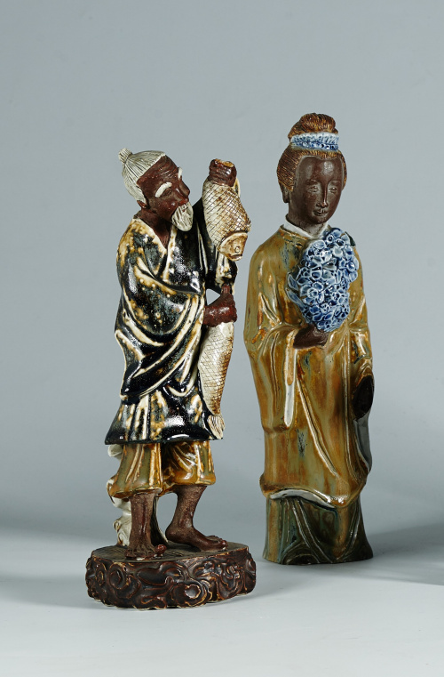 Dama con ramillete de cerámica vidriadaChina, pp. del S.XX