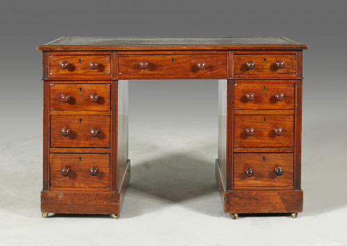 “Pedestal- Desk”, en caoba.Trabajo ingles h.1850