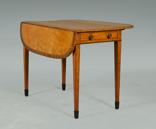 Mesa “pembroke”, Jorge III de madera de satín.Trabajo ingl