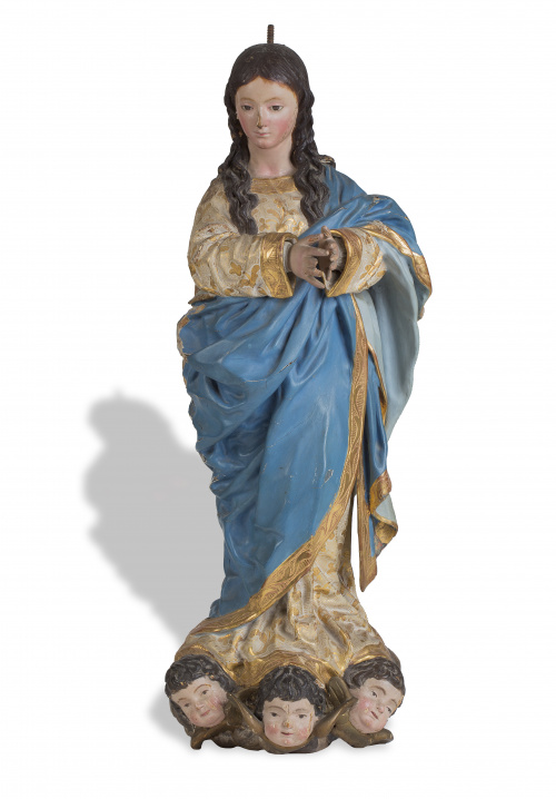 “Inmaculada” de madera estucada, policromada y dorada. Tra