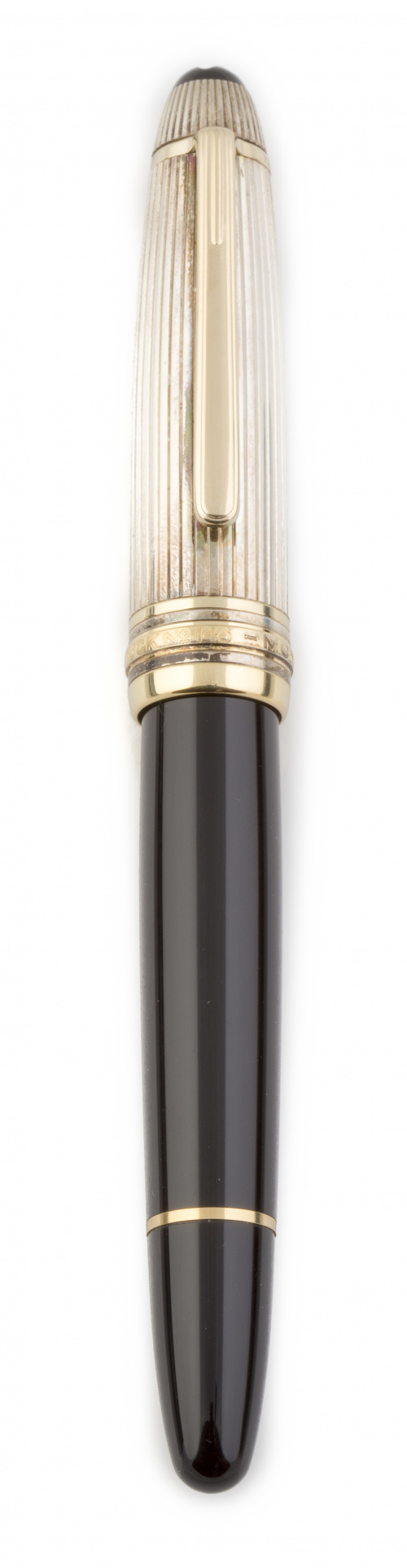 Pluma MONTBLANC  Meistertuck 146 en plata. Cuerpo en celulo