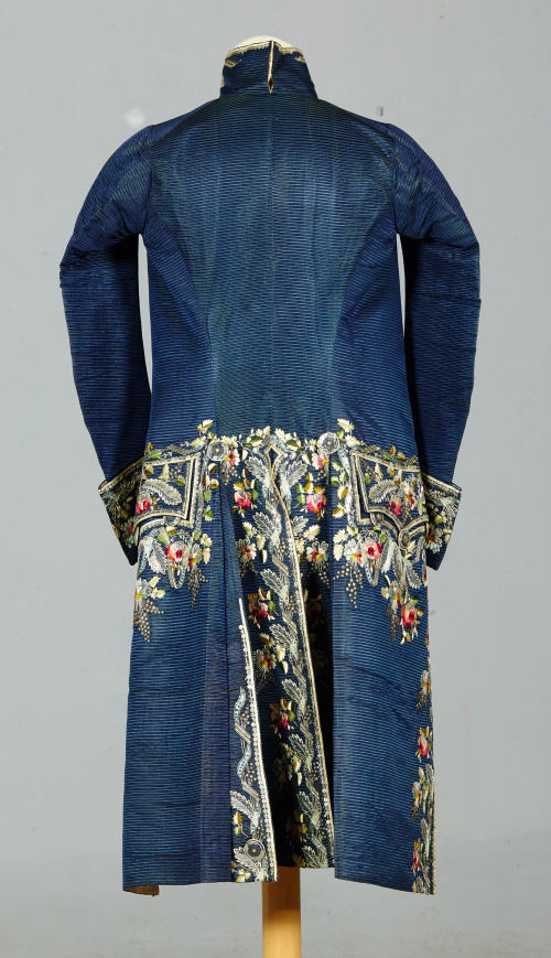 Chupa Carlos IV en seda azul con flores bordadas de estilo 