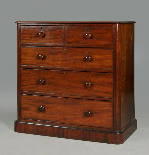 Cómoda de madera de caoba.Trabajo inglés, S. XIX