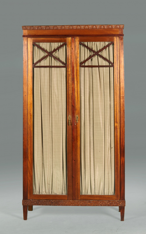 Armario de estilo Luis XVI.S. XX